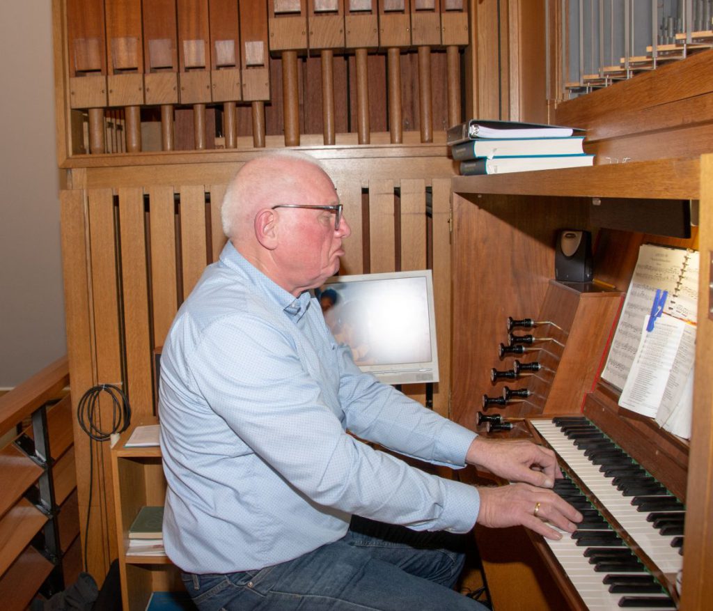 11 Muzikale begeleiding Jan ten Broeke